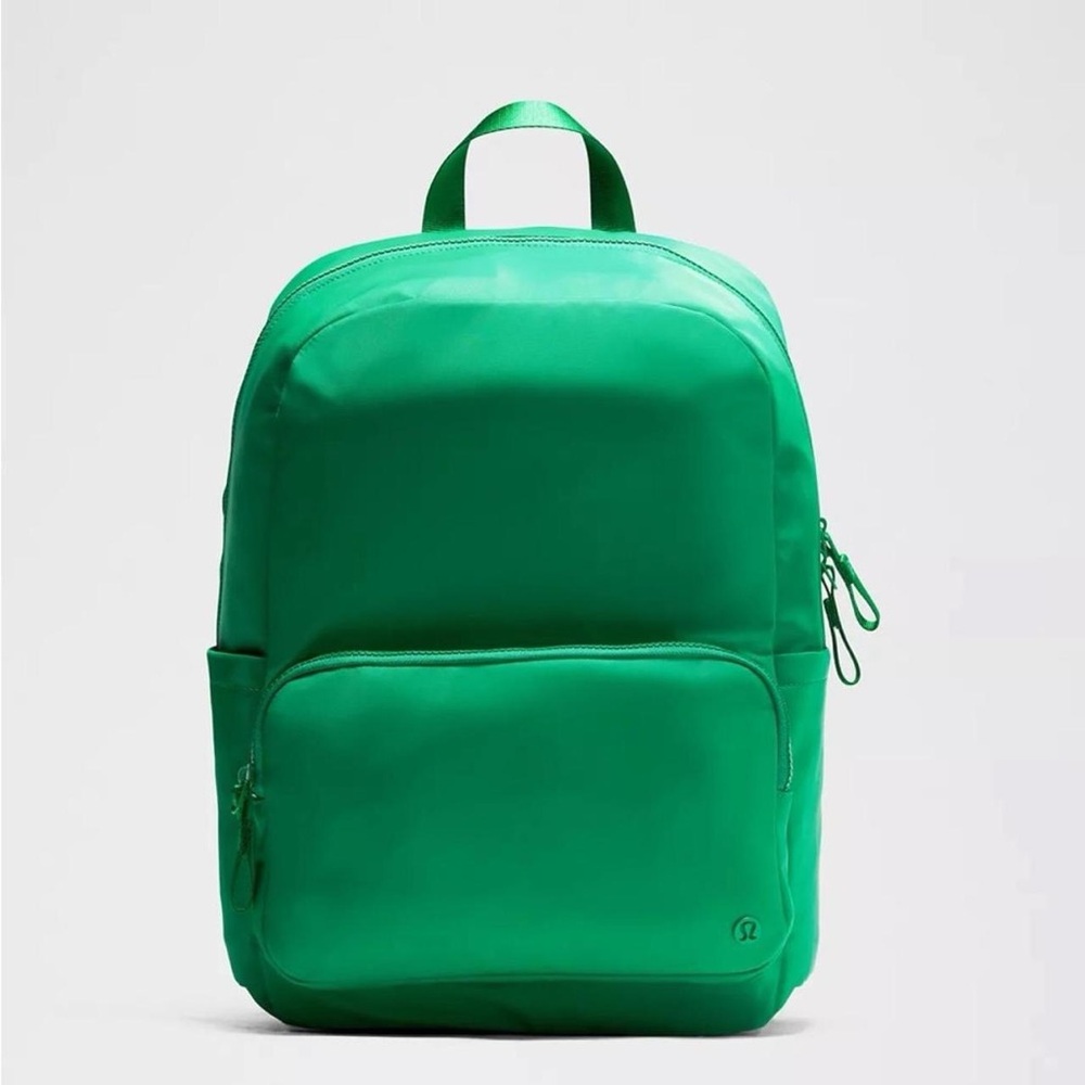 Lululemon Everywhere Backpack 22L- Raceway Green/Sheer Oak